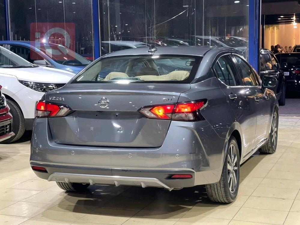 نيسان فيرسا